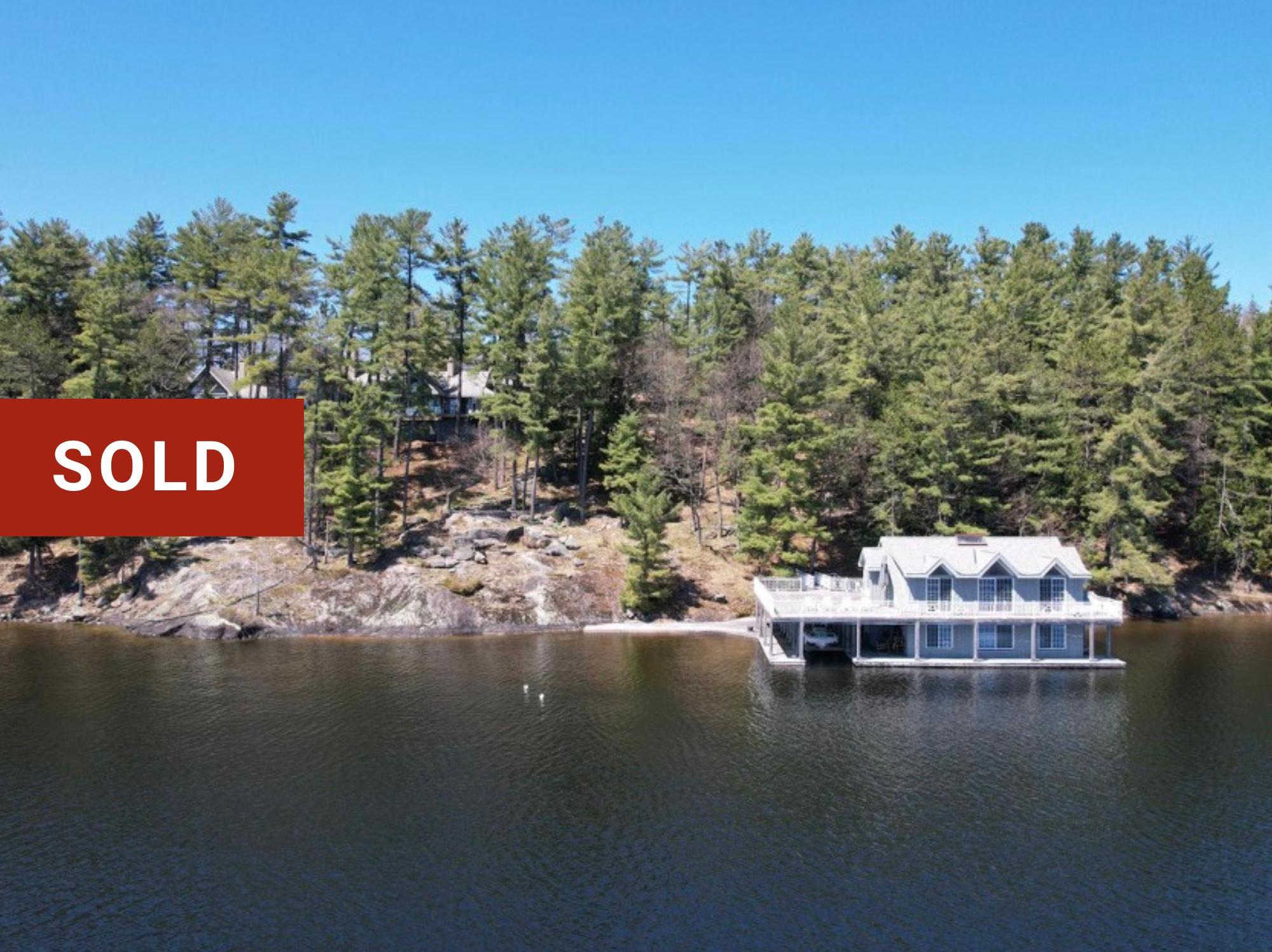 Amazing Lake Rosseau Retreat